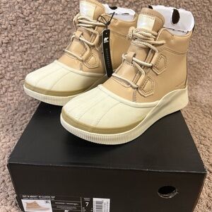 SOREL Women's Out N About lV Classic Waterproof Boot Size 7